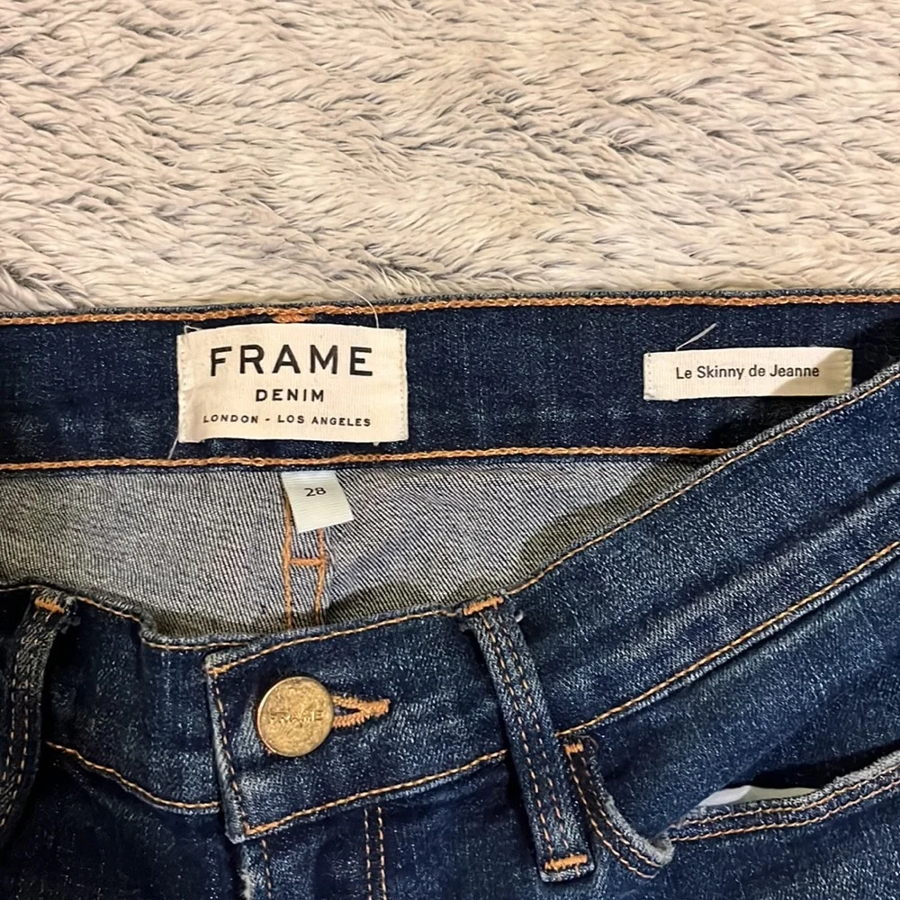 Distressed Le Skinny de Jeanne Frame Denim